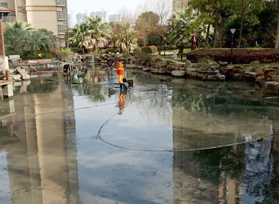 海棠湾镇景观池淤泥清理