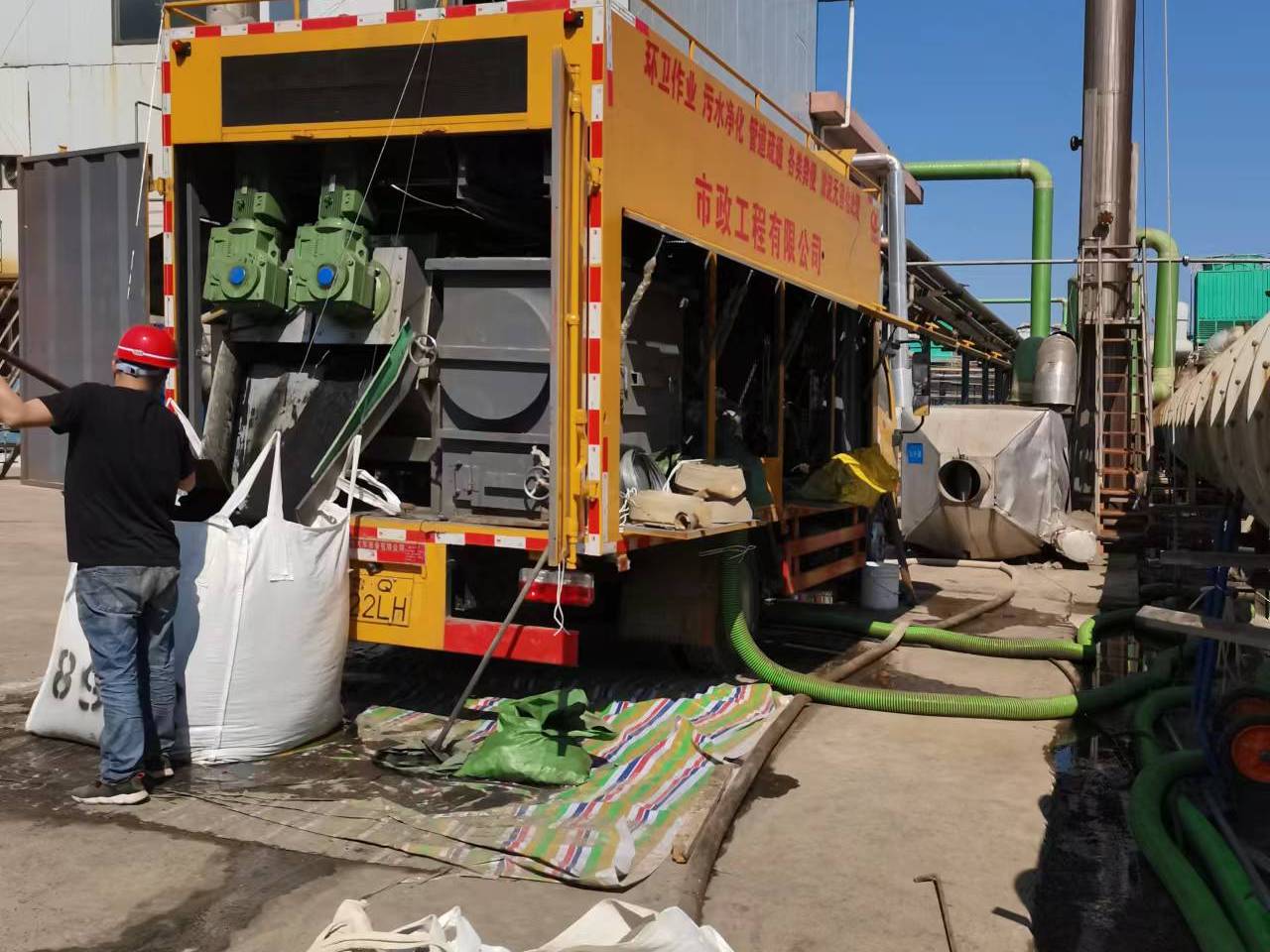 海棠湾镇淤泥压干处理